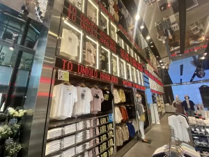 ユニクロ_LEDビジョン