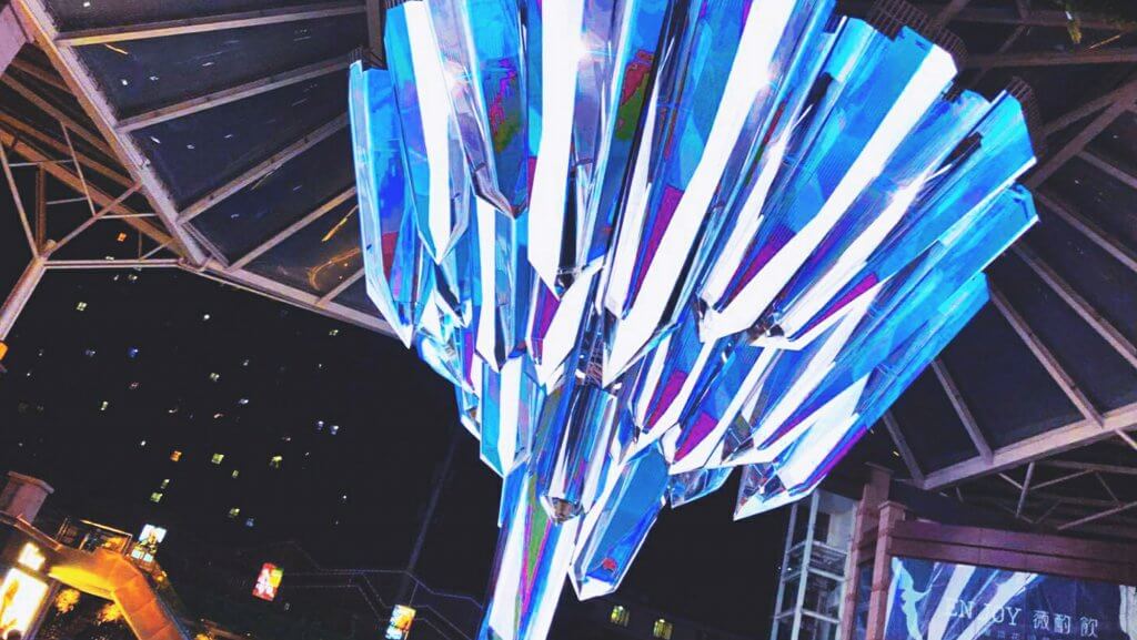 老城根 G.Parkのクリスタル型LEDビジョン