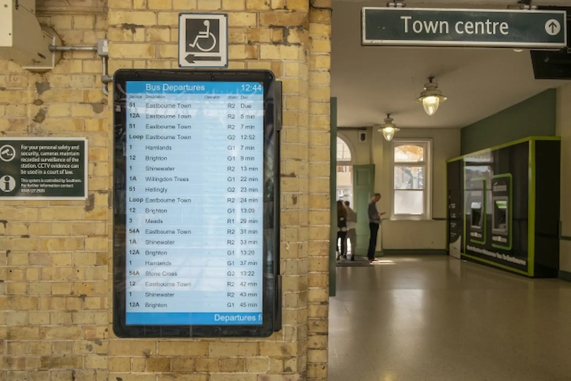 デジタルサイネージの静止画・動画のデータ形式を解説!広告サービスで求められる仕様もご紹介