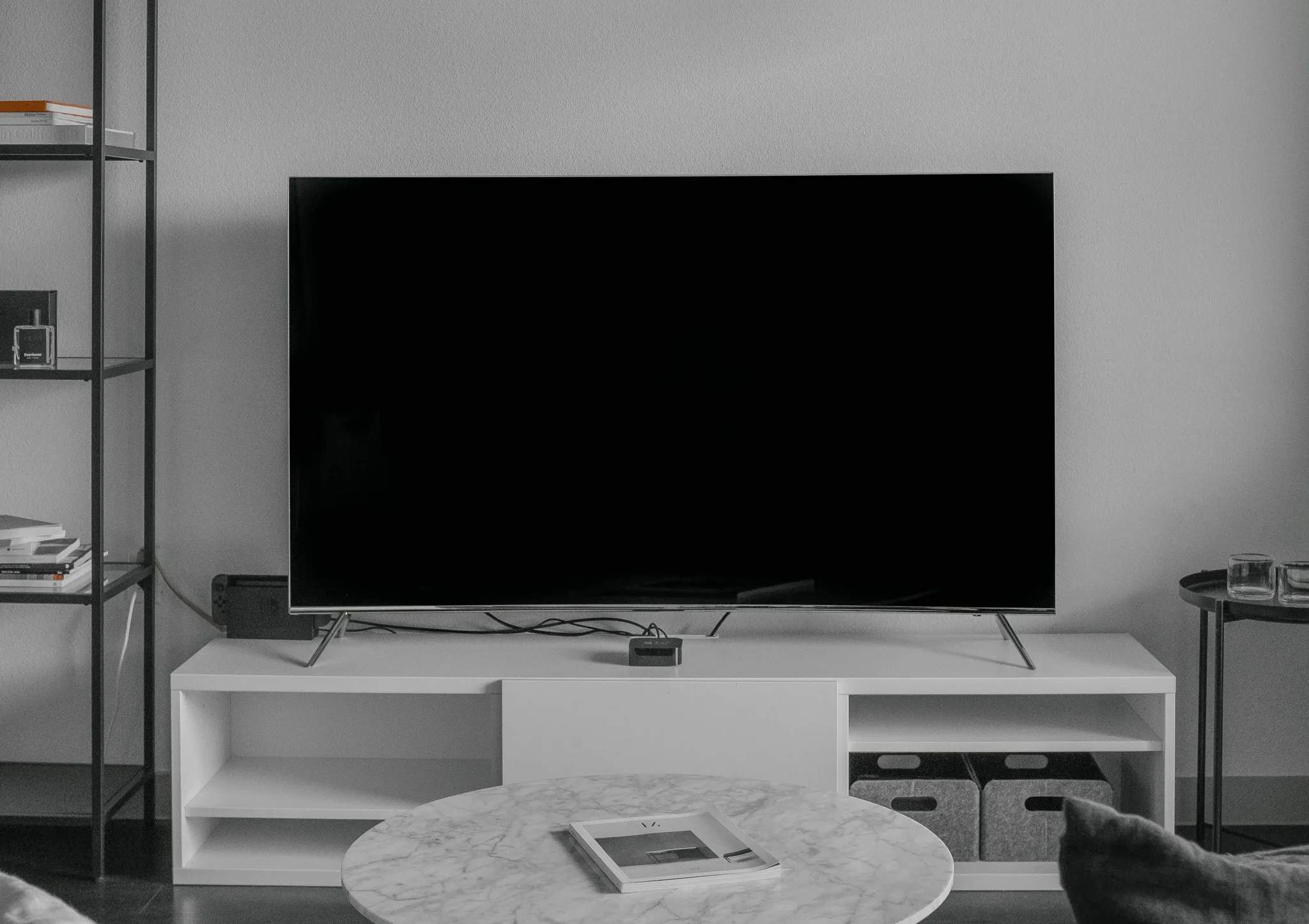 テレビをつけっぱなしにすることの悩みと解決法