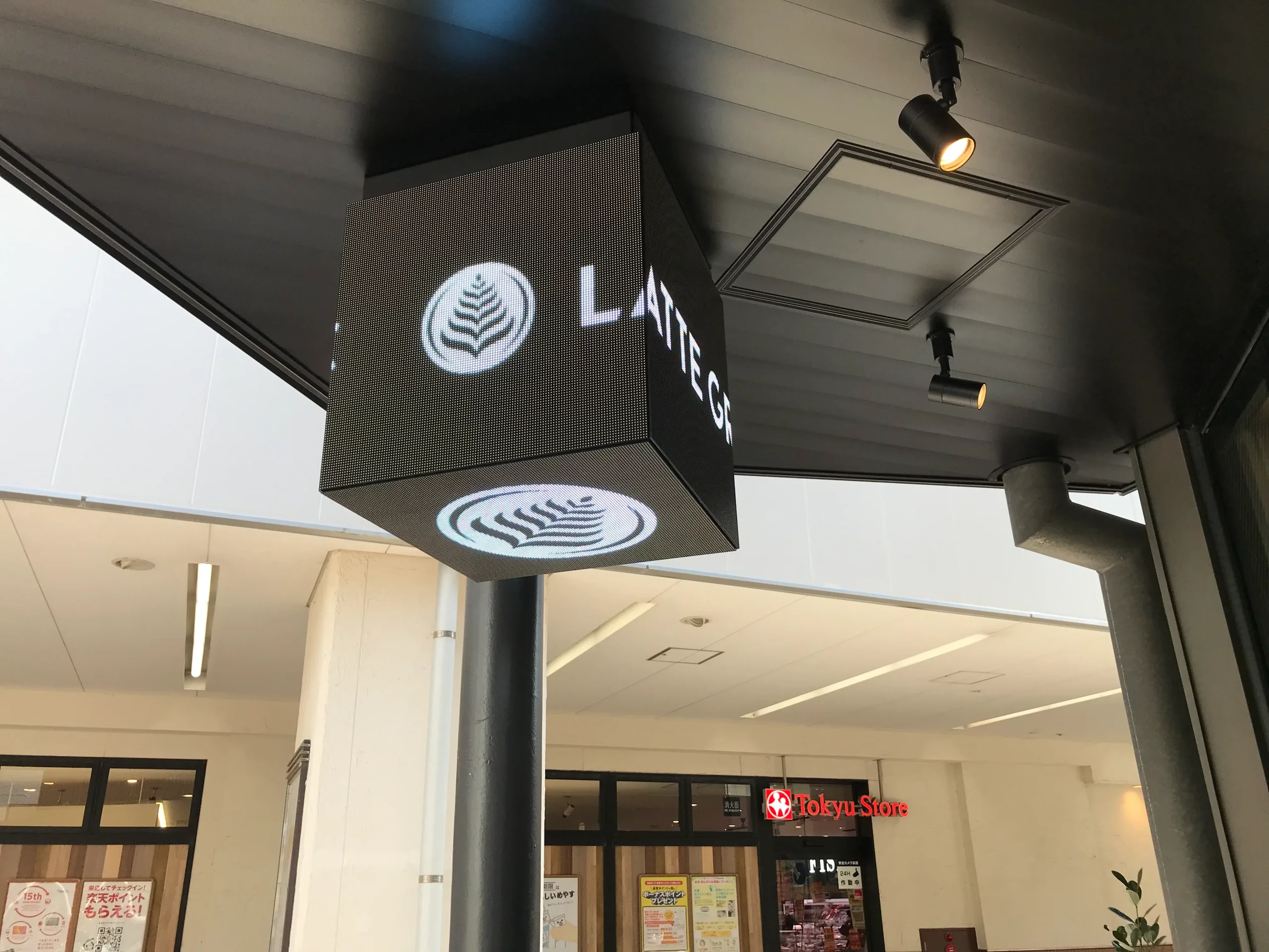 デジタルサイネージ＿キューブ