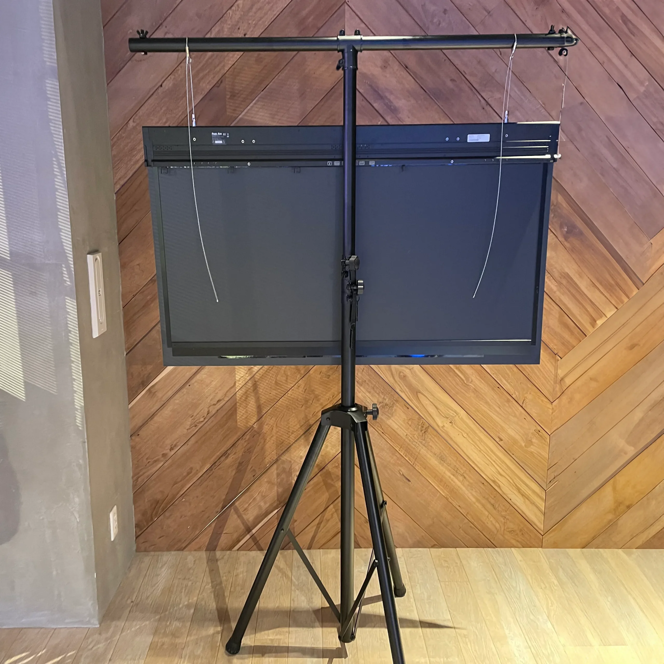 AM LEDビジョン背面