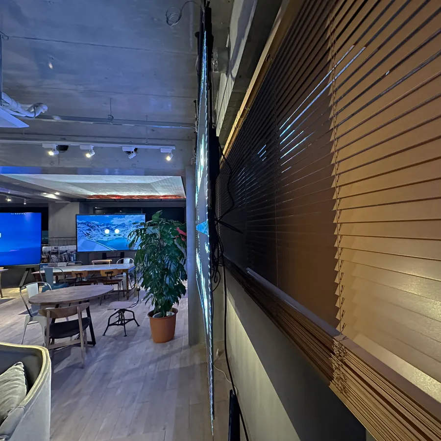 110AM LEDビジョン側面