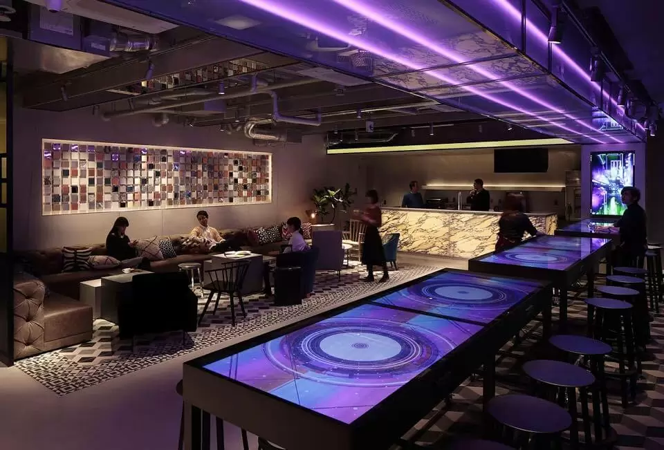 The Millennials 渋谷 のマルチサイネージディスプレイ