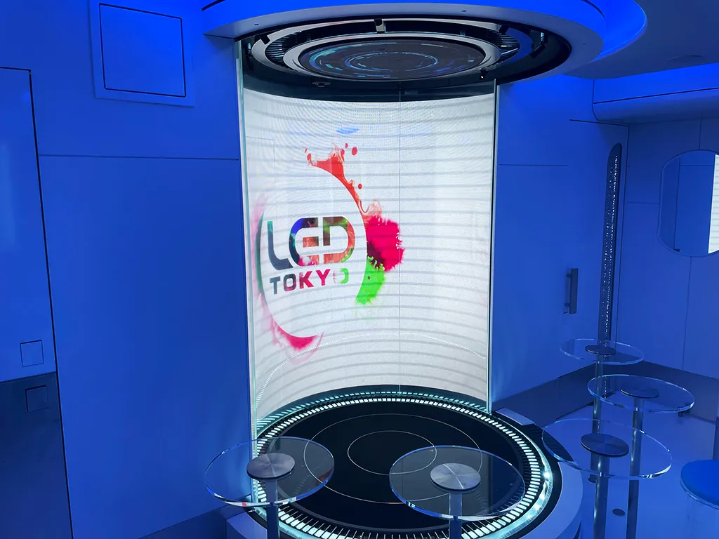 でじたるちッく！カフェ_曲面LED2