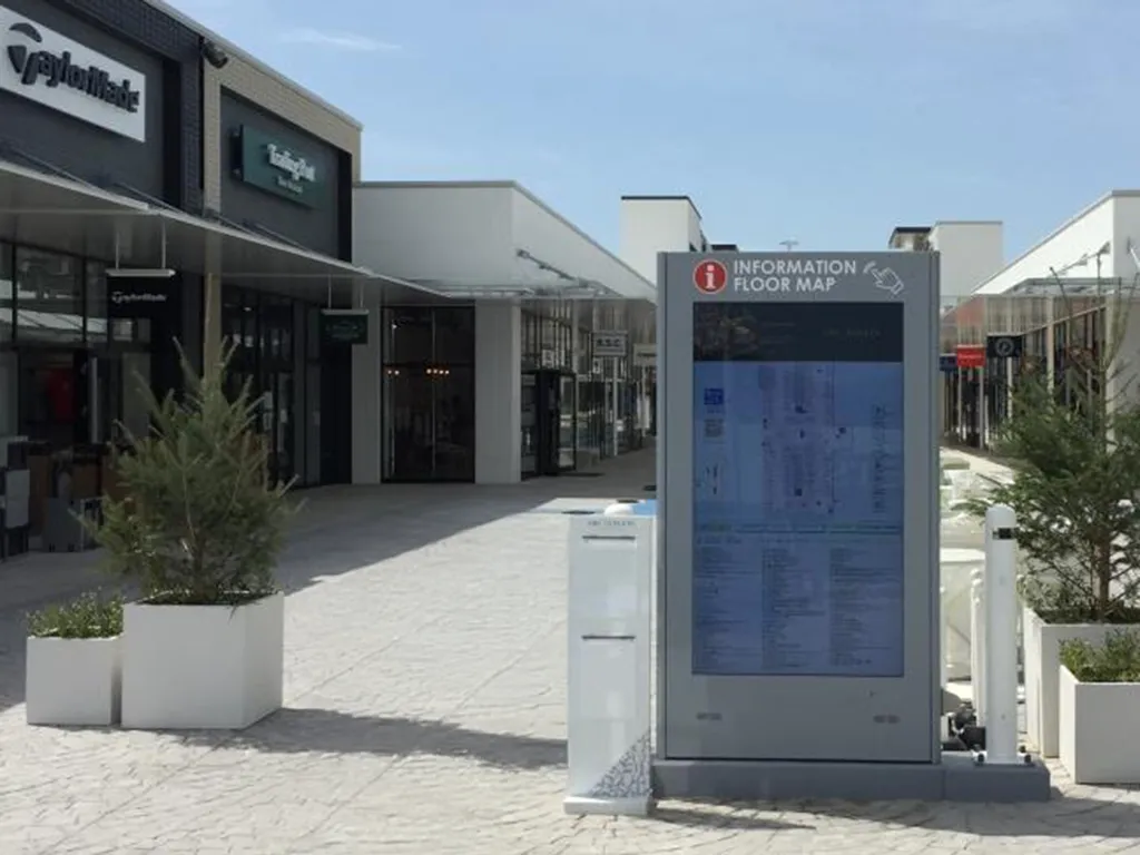 モデルケース購入_屋外自立液晶