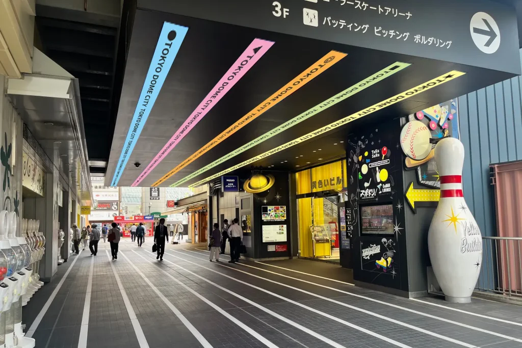 東京ドーム_天井リボンビジョン