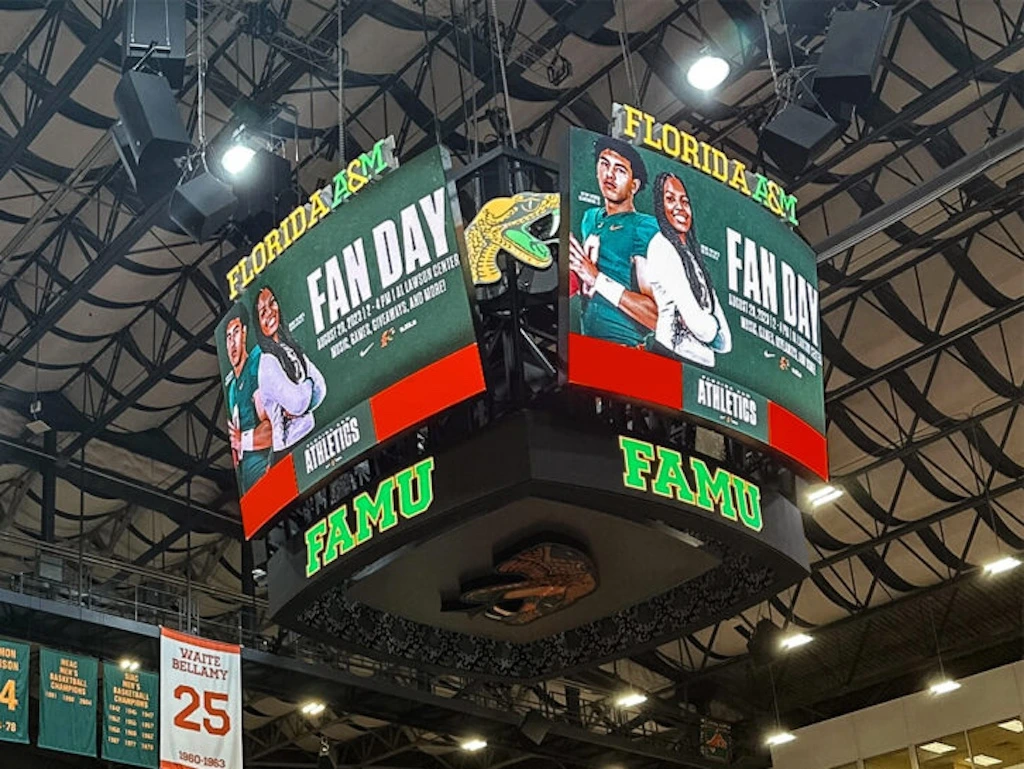 アルフレッド・ローソン・ジュニア多目的センターのLEDビジョン